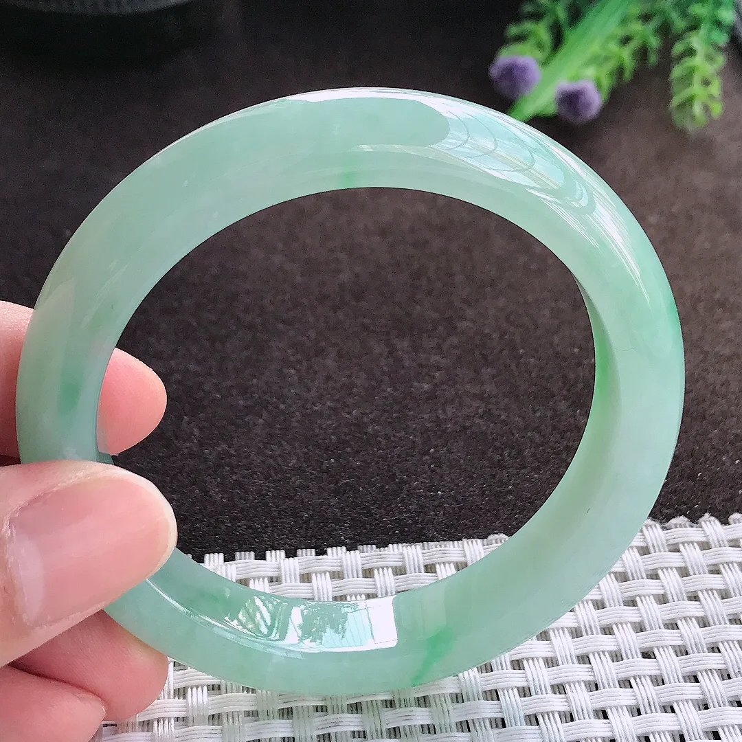 天然a货翡翠56/11.8/8.7老坑精美冰润冰晴绿手镯宽边玉手镯