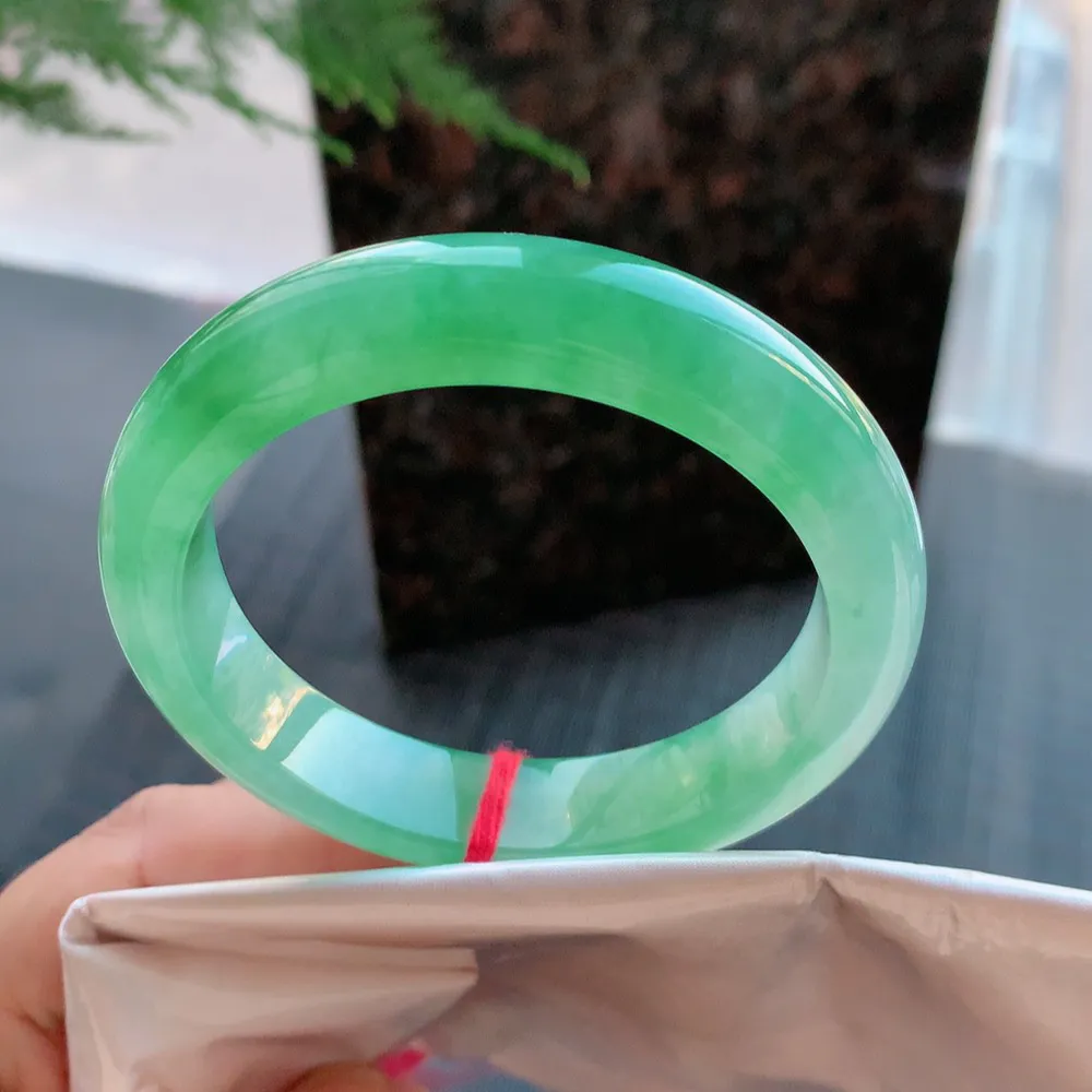 正圈高冰绿 无瑕 尺寸:56.1/12.9/8.8 种色兼备