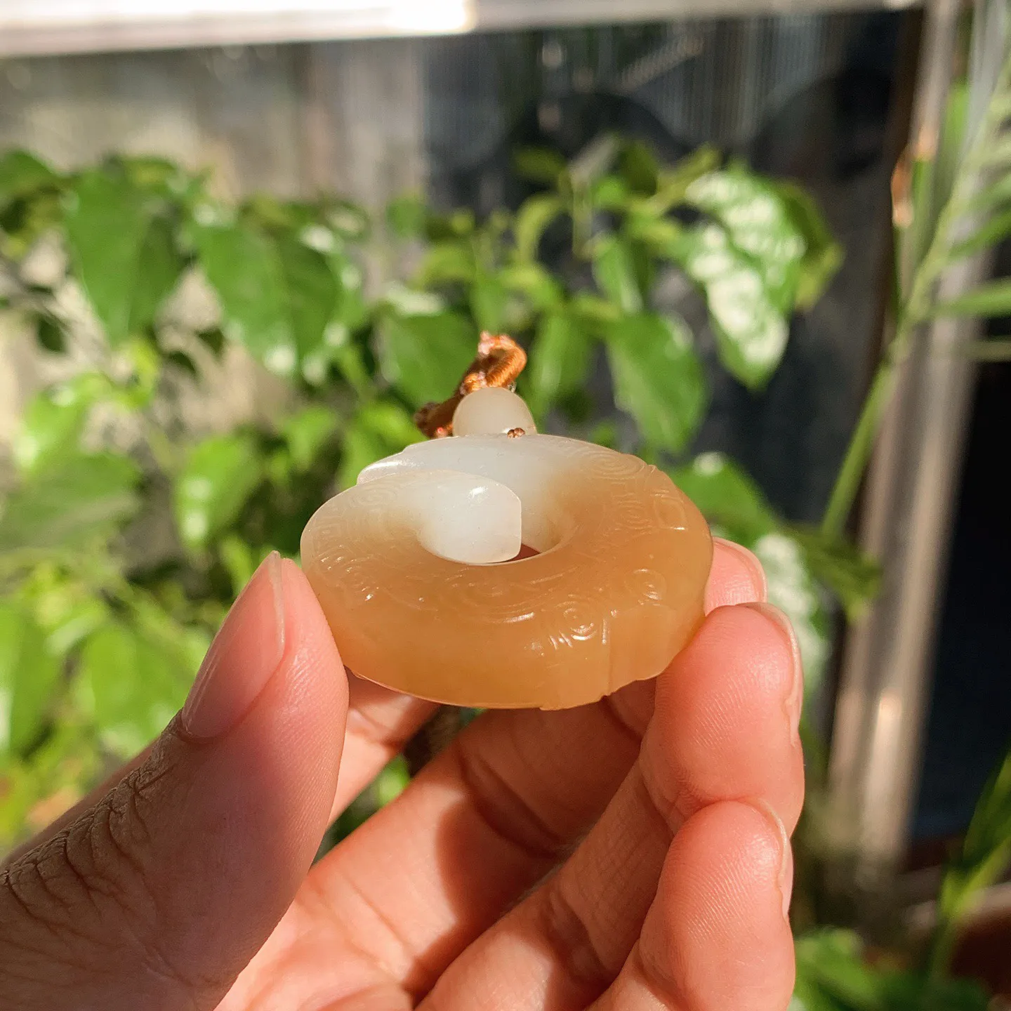 新疆且末糖时来运转挂件。尺寸34/9重21克。玉质细腻油润。手推出油。品相大气。lt251120