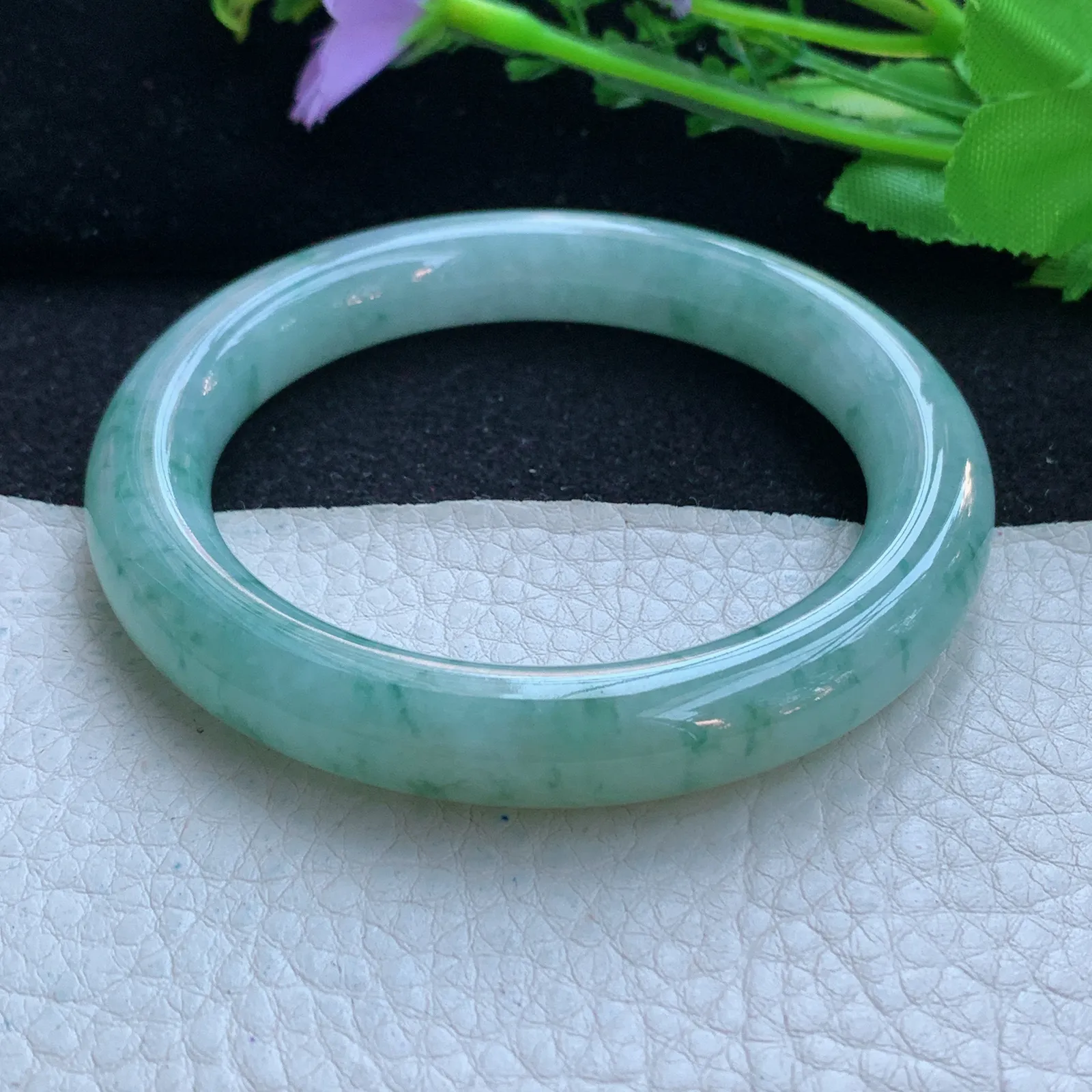 js自然光56*10.5美人镯 缅甸翡翠a货玉手镯冰飘花圆条玉手环