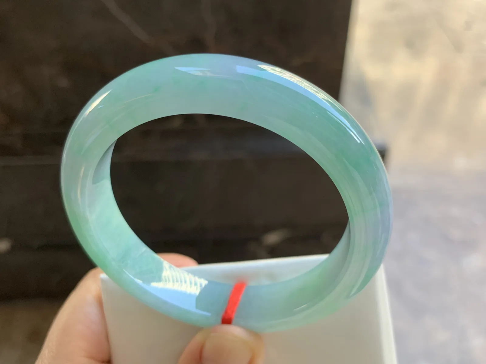 55.5-12-8.7mm
春彩手镯 底子细腻 颜色漂亮  推荐