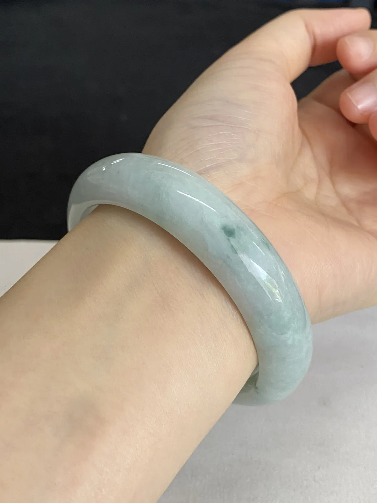 正圈58.2圈口，翡翠糯化种淡绿色手镯