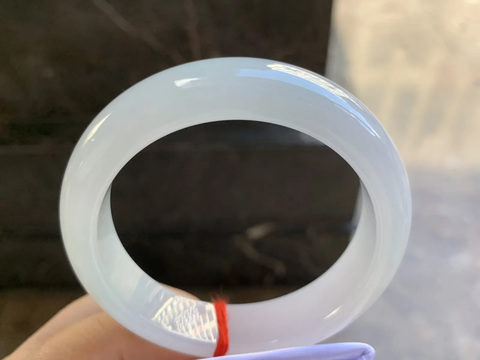 55.5-14.3-8.8mm
糯冰带底色手镯 底子细腻  水润 清爽