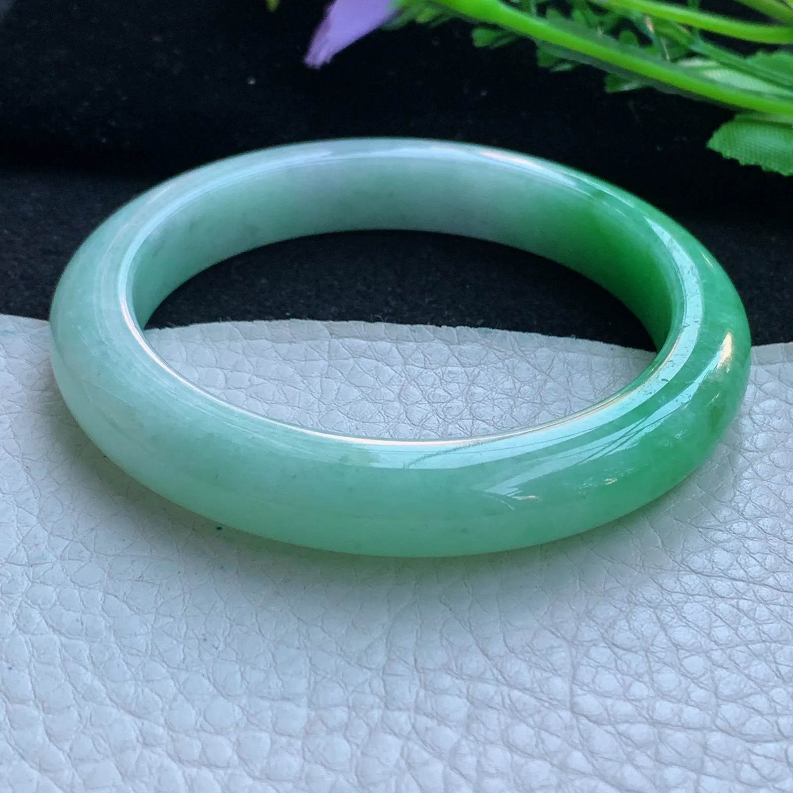 jx自然光58.5*10.6*9平安镯 缅甸翡翠a货玉手镯飘辣绿厚装宽边玉手环