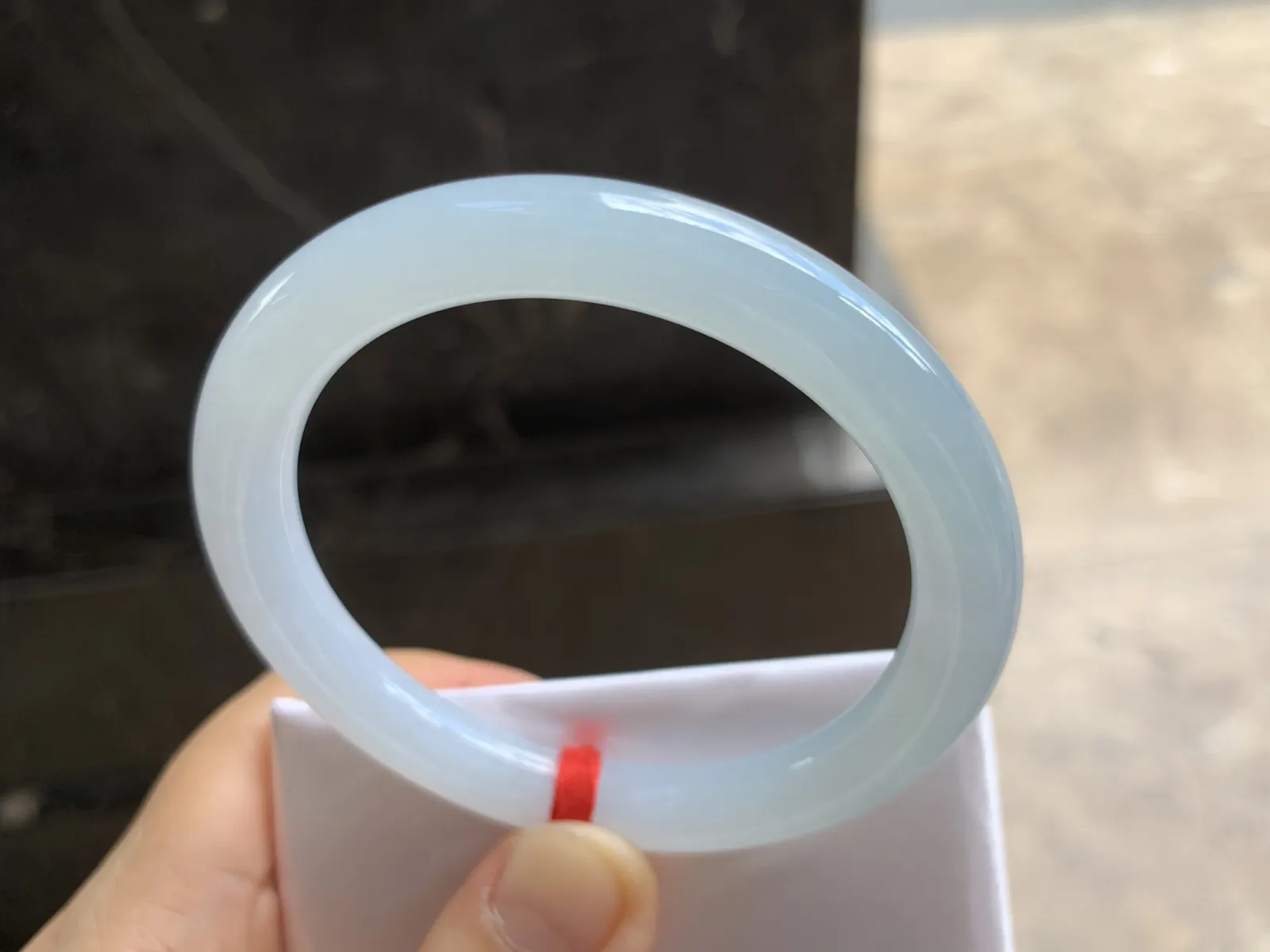 53.5-8.4mm
糯冰圆条手镯 底子细腻 水润 干净