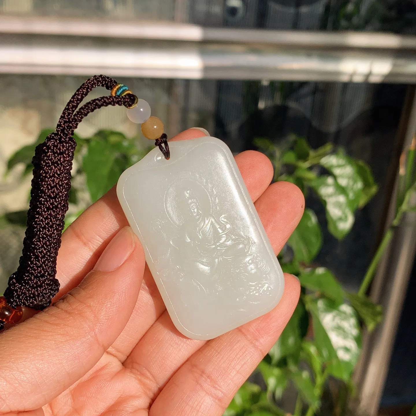 和田玉白玉文殊菩萨牌子挂件。尺寸53/33/9.5重39.5克。玉质细腻油润。手推出油。品相大气。lt251120