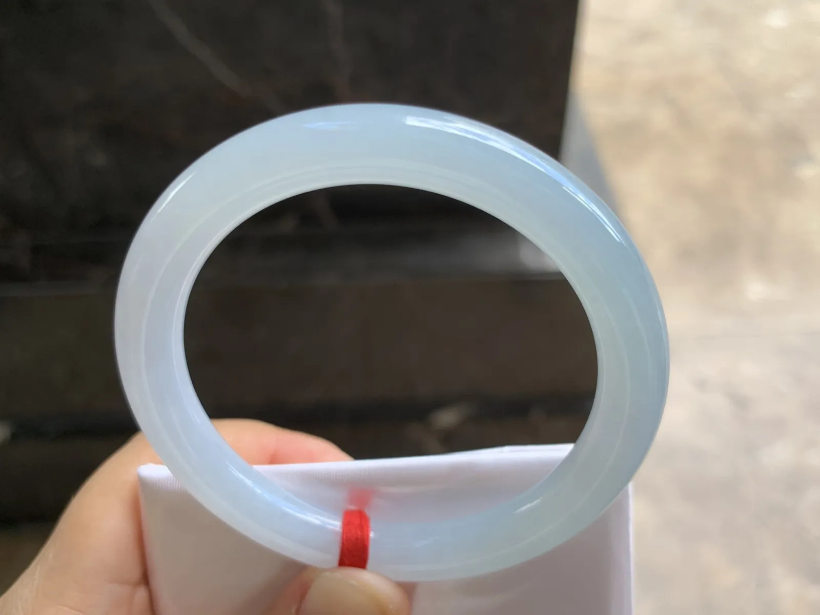 53.5-8.4mm
糯冰圆条手镯 底子细腻 水润 干净