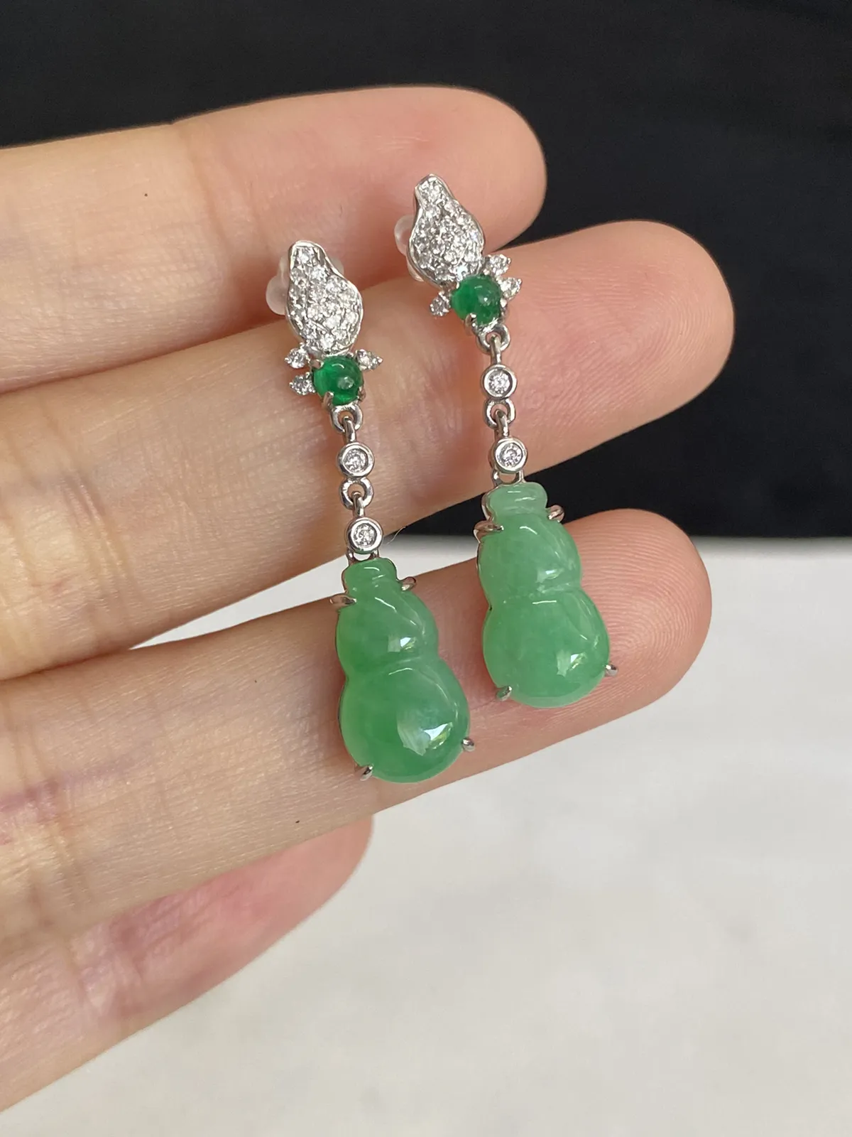 翡翠耳坠，印记：Au750,伴钻石（无色）