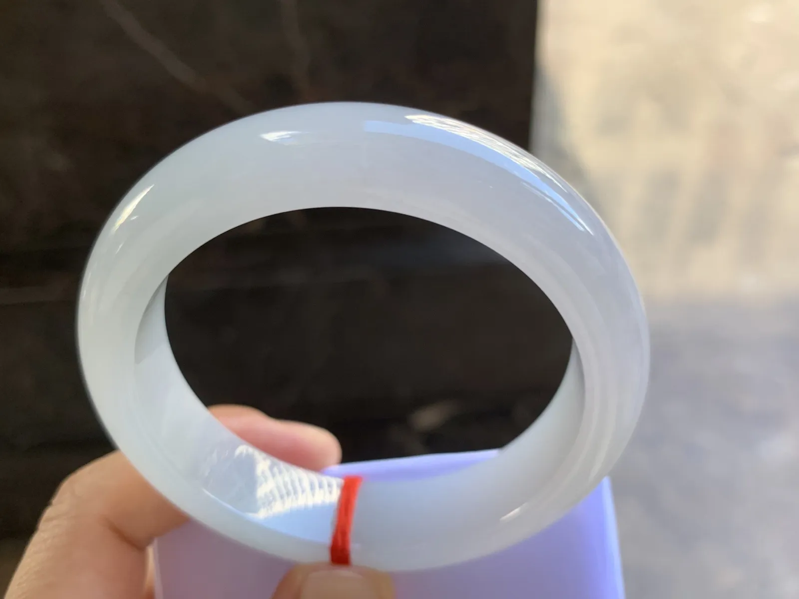 55.5-14.3-8.8mm
糯冰带底色手镯 底子细腻  水润 清爽