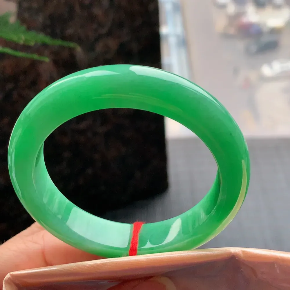 正圈满色阳绿 无瑕 尺寸:55.1/12.6/9.1满绿