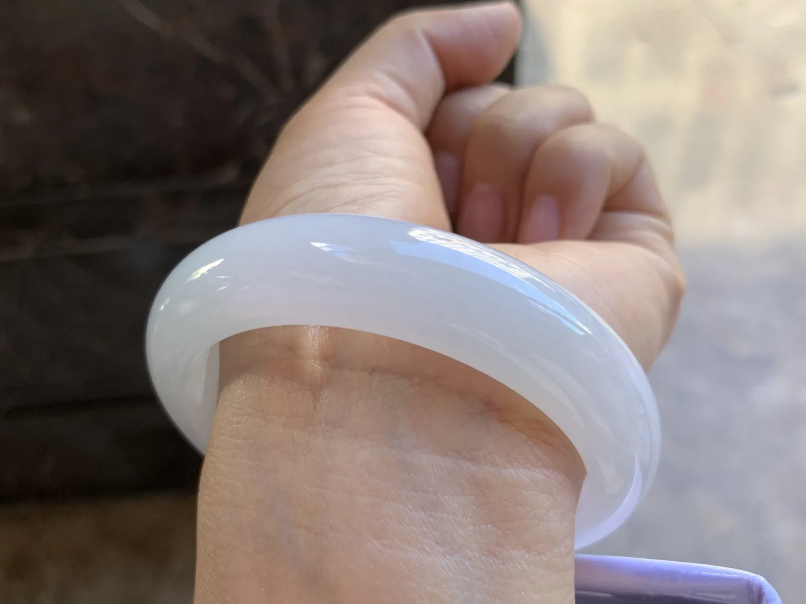 55.5-14.3-8.8mm
糯冰带底色手镯 底子细腻  水润 清爽