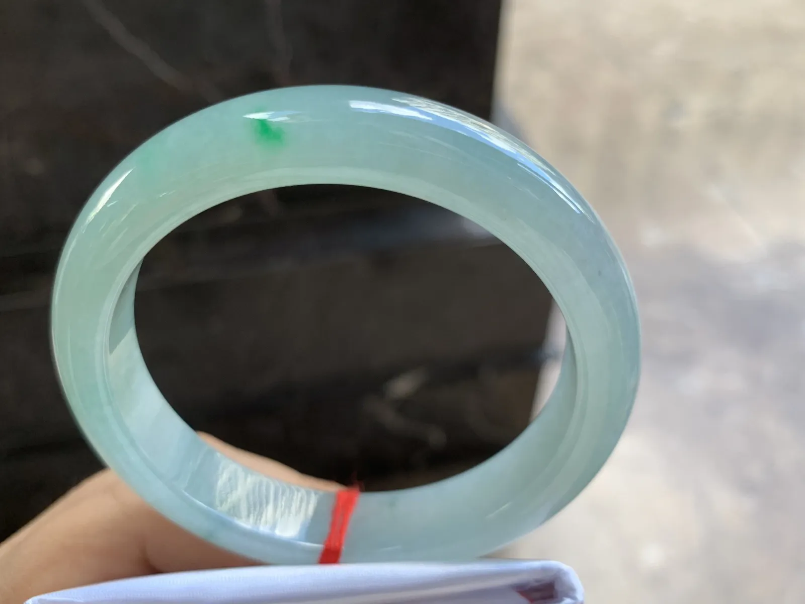 57.5-12.3-8.5mm
糯冰带底色手镯 底子细腻 水润