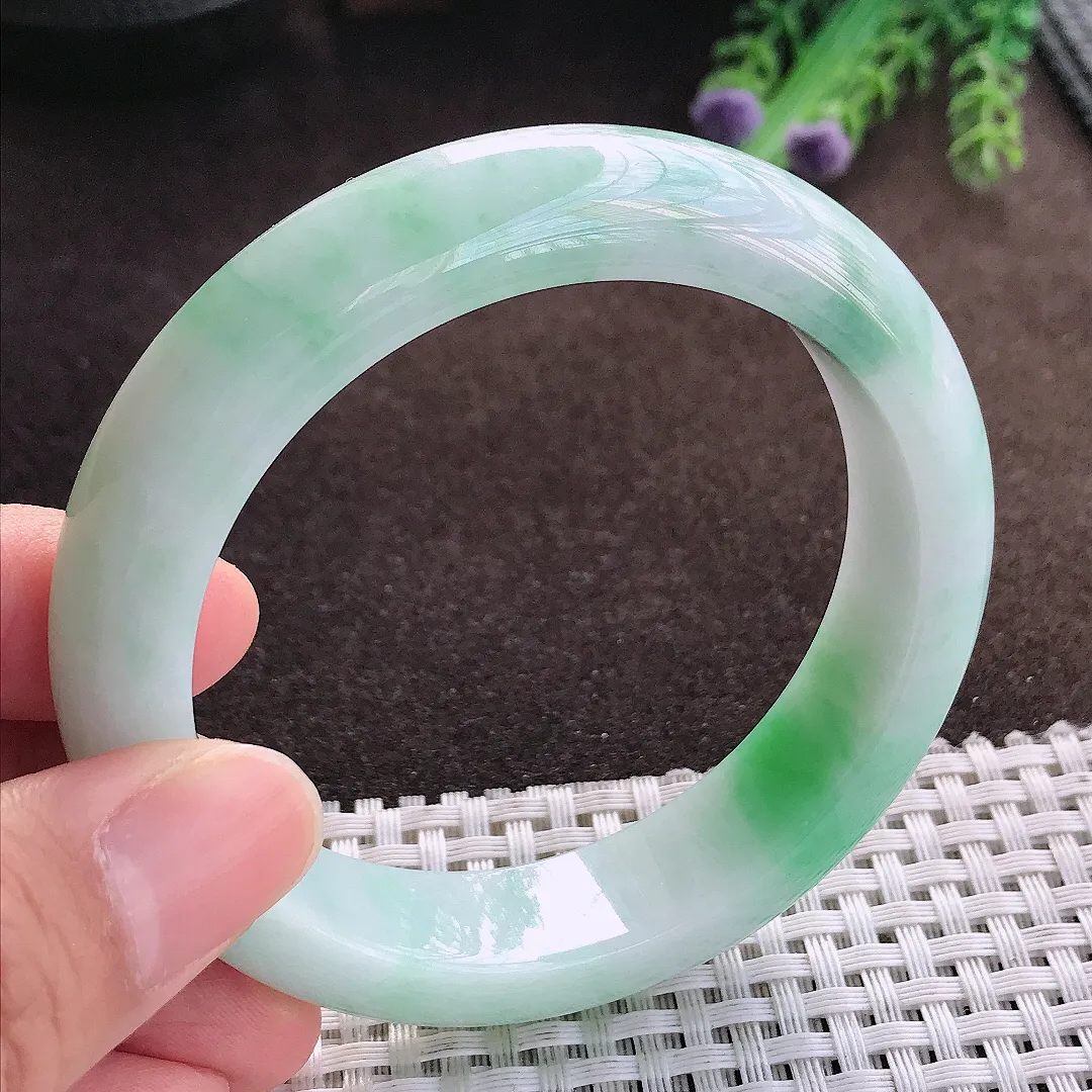 天然a货翡翠57.5/14.1/9.3老坑精美温润飘绿手镯宽边玉手镯