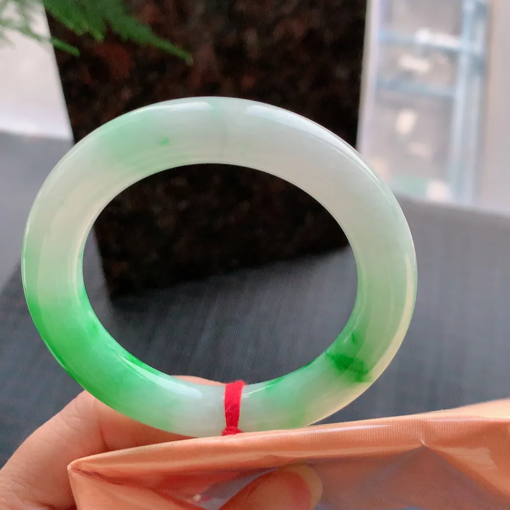 圆条冰糯阳绿 微皮纹 尺寸:54.9/11.2