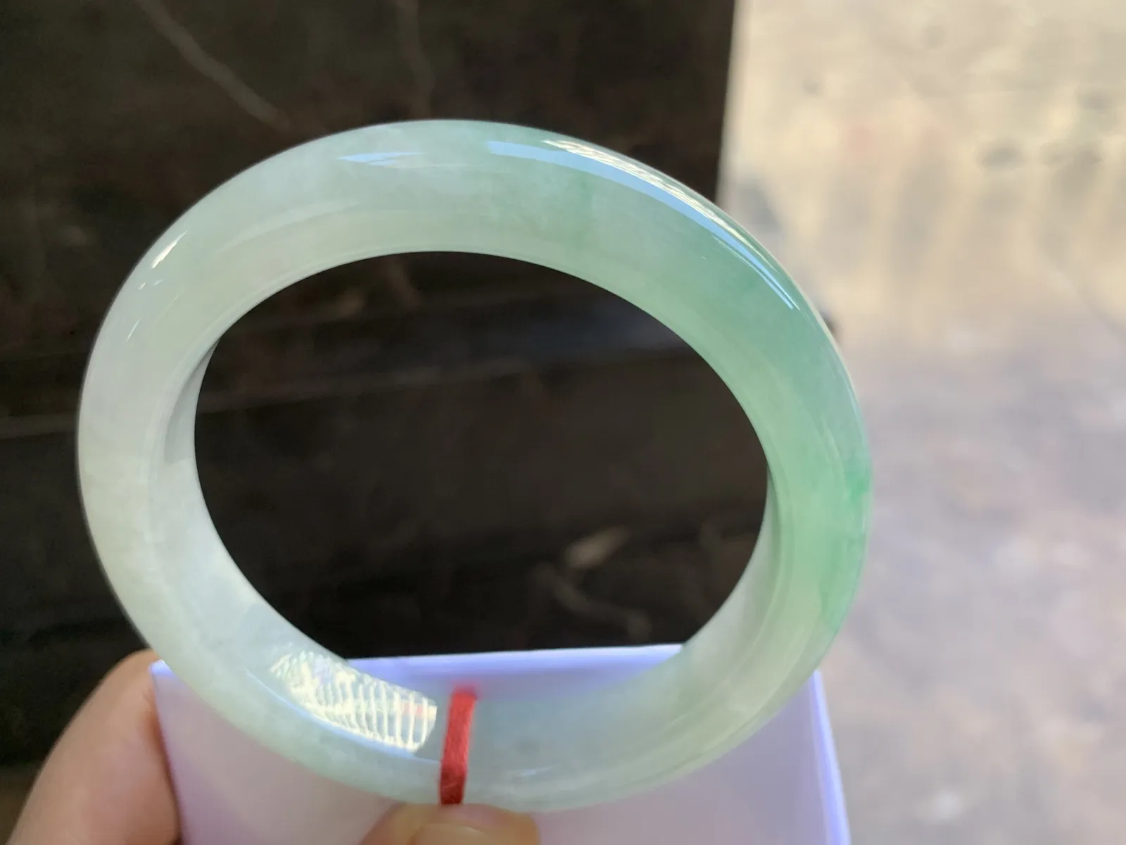 61-12.8-10mm
带色手镯 底子细腻 水润清新