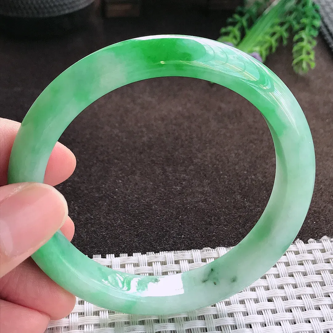 天然a货翡翠60.8/11.5/8.7老坑精美大圈口飘阳绿手镯宽边玉手镯