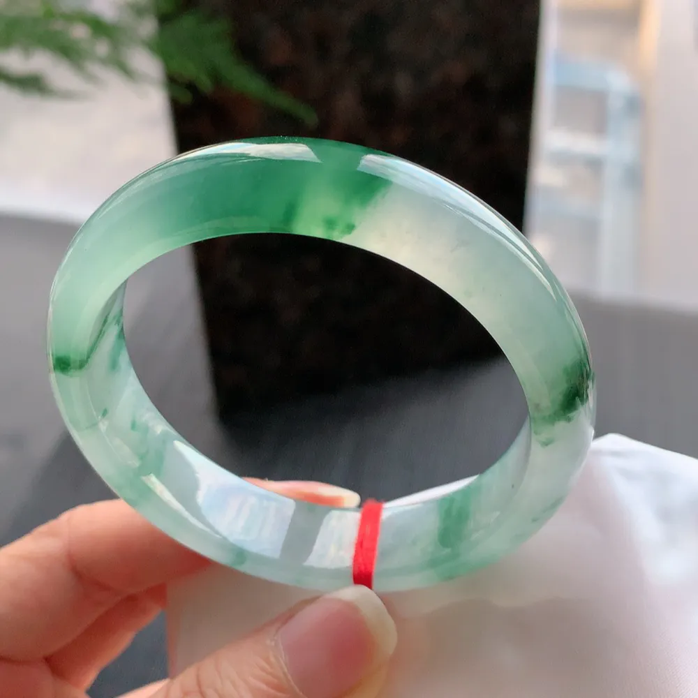 正圈冰玻辣绿 无瑕 尺寸:55.1/13.6/7.7 种色俱佳