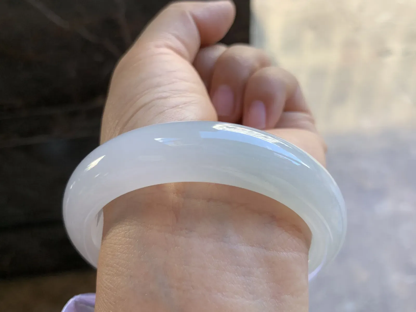 55.5-14.3-8.8mm
糯冰带底色手镯 底子细腻  水润 清爽