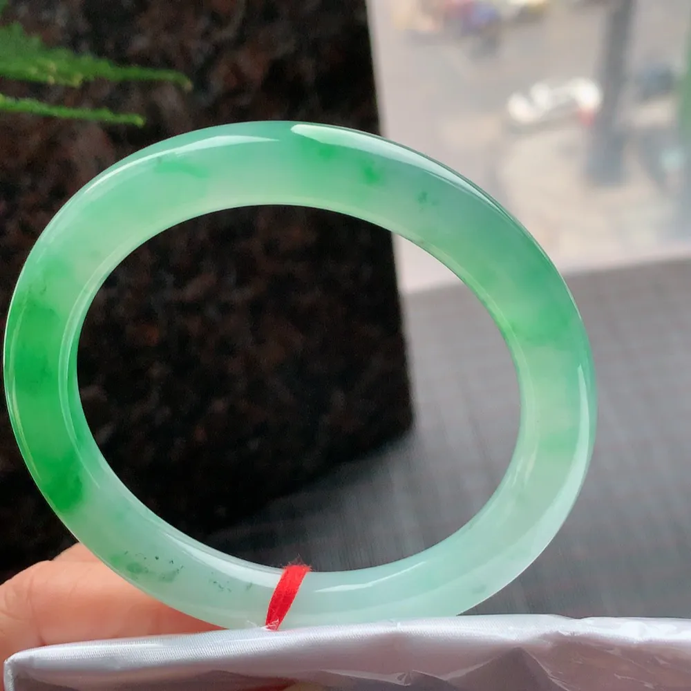 圆条高冰阳绿 无瑕 尺寸:59.4/9 种色俱佳