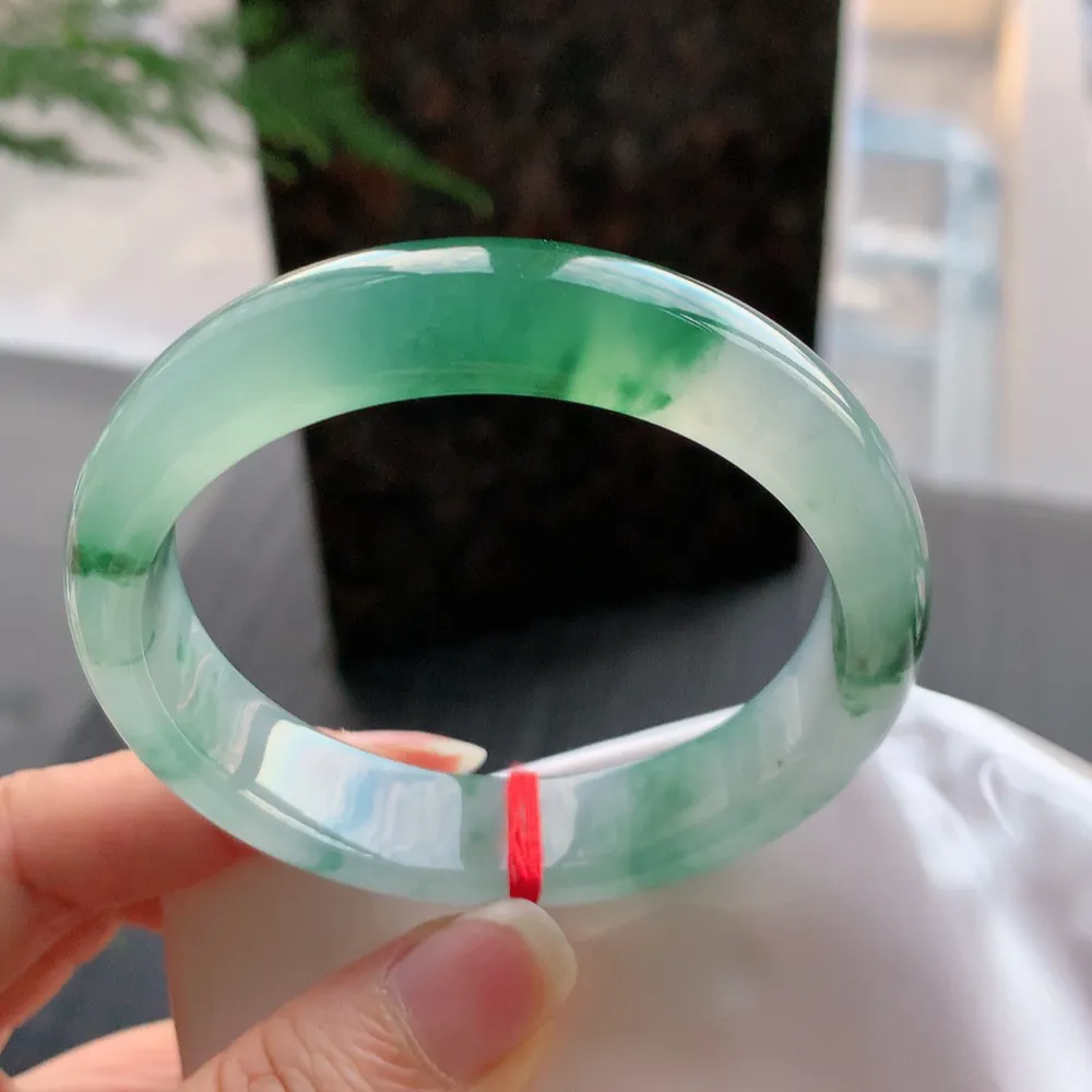 正圈冰玻辣绿 无瑕 尺寸:55.1/13.6/7.7 种色俱佳