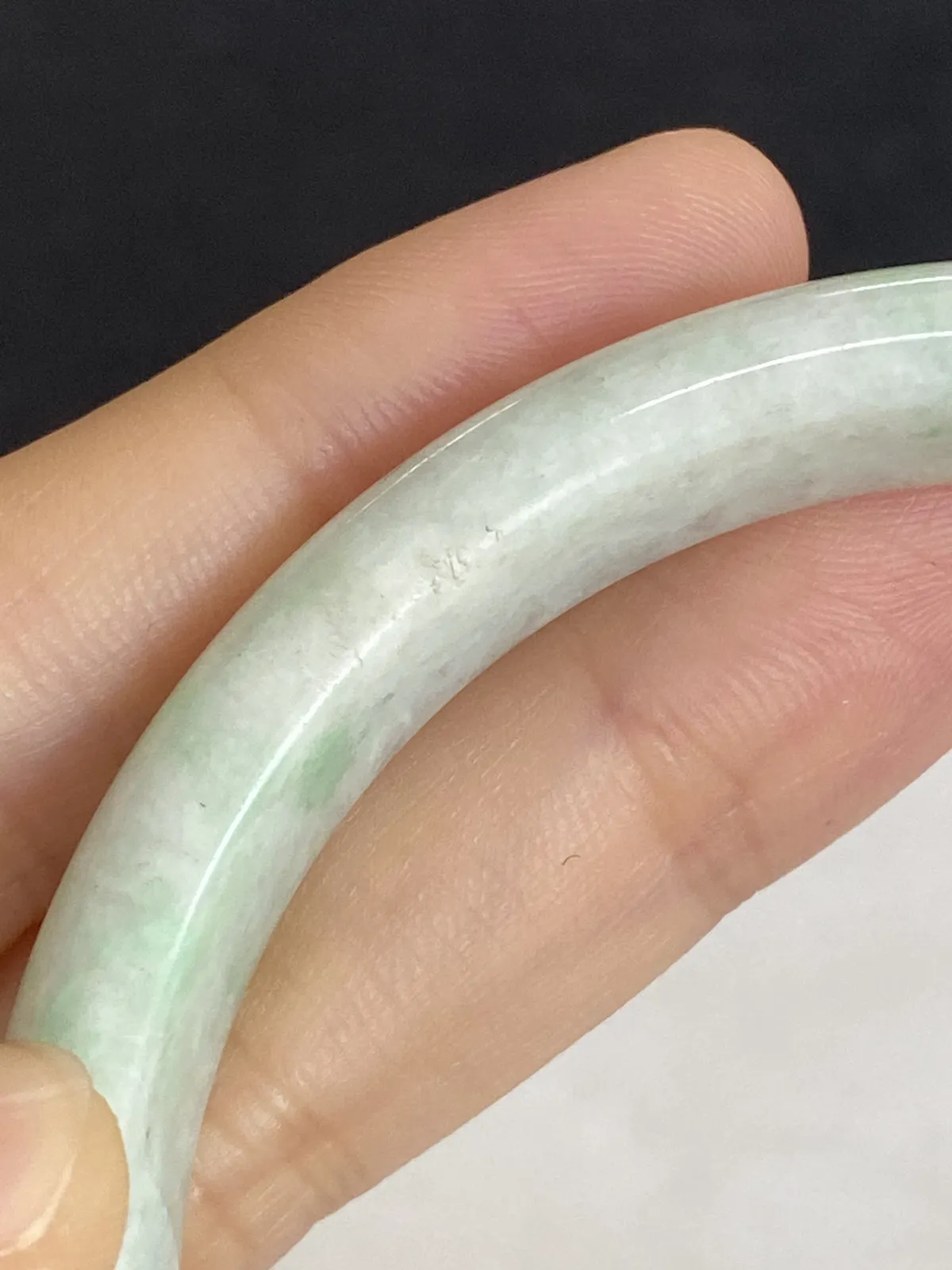 正圈56.5圈口，翡翠豆种飘绿手镯