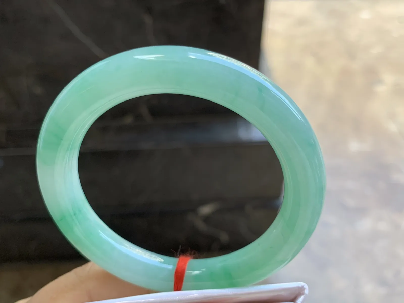 56.5-10.5mm
带色圆条手镯 底子细腻 颜色漂亮  性价比推荐