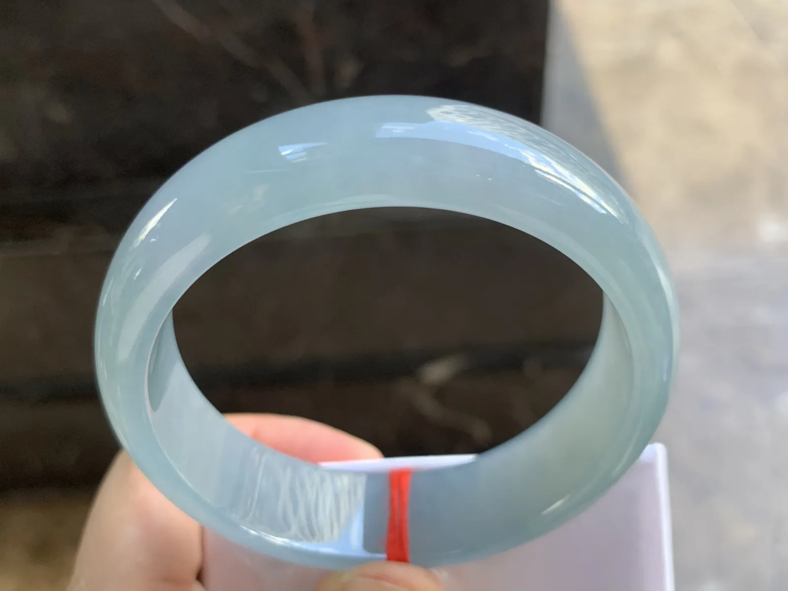 59-17.3-7.7mm
糯冰带底色宽版手镯 种好水润 宽版大气