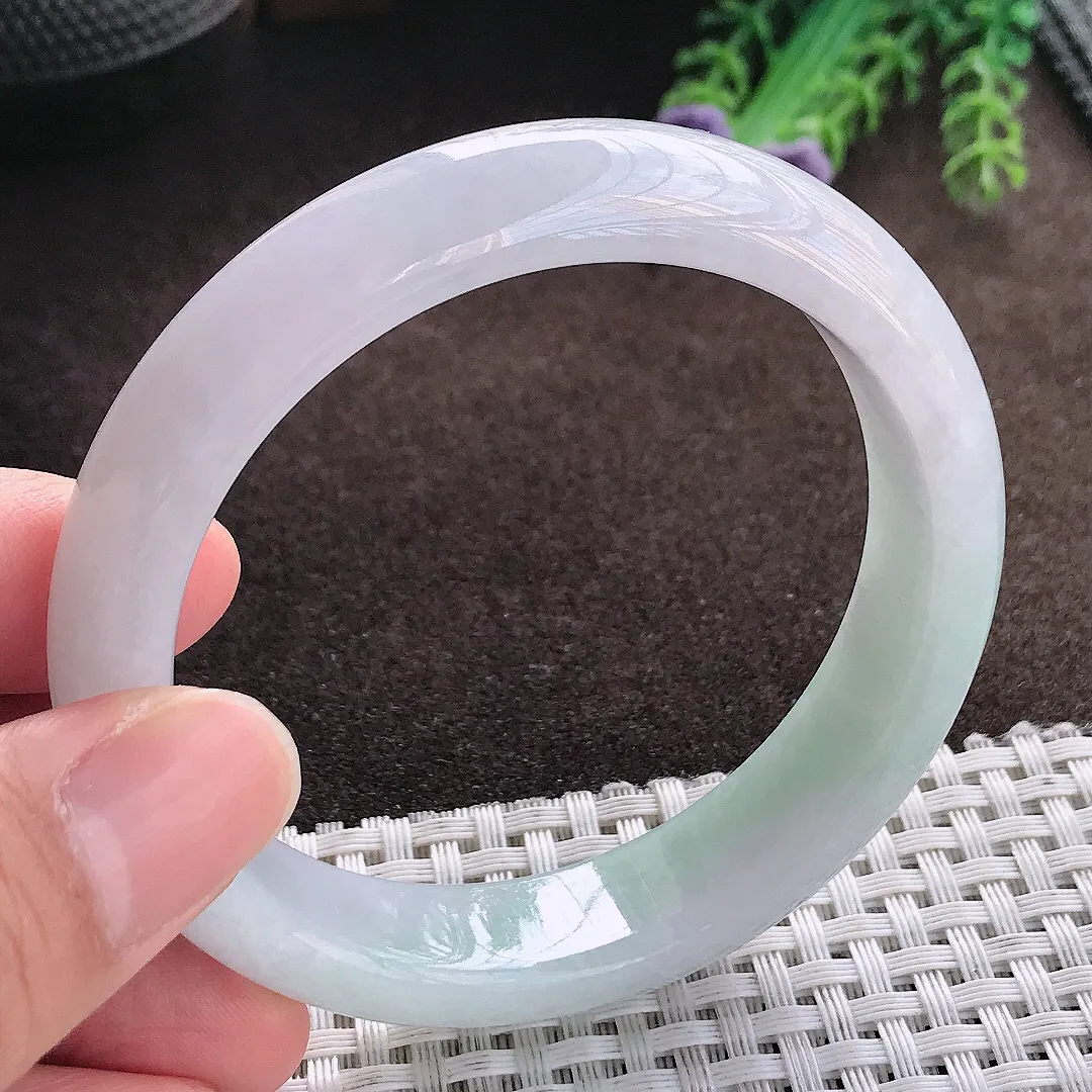 天然a货翡翠57/13.6/8.1老坑冰润水灵手镯宽边玉手镯