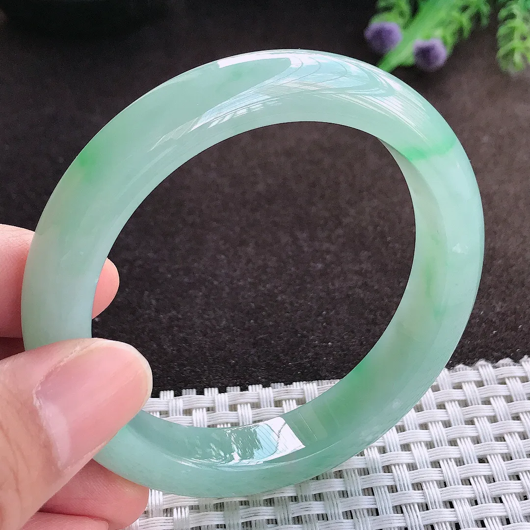 天然a货翡翠56/11.8/8.7老坑精美冰润冰晴绿手镯宽边玉手镯