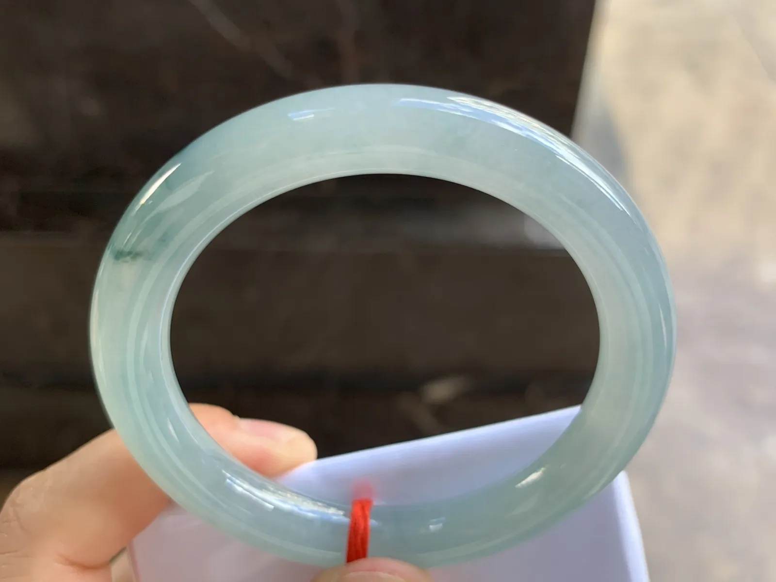 53-9mm
糯冰飘花圆条手镯 种好水润