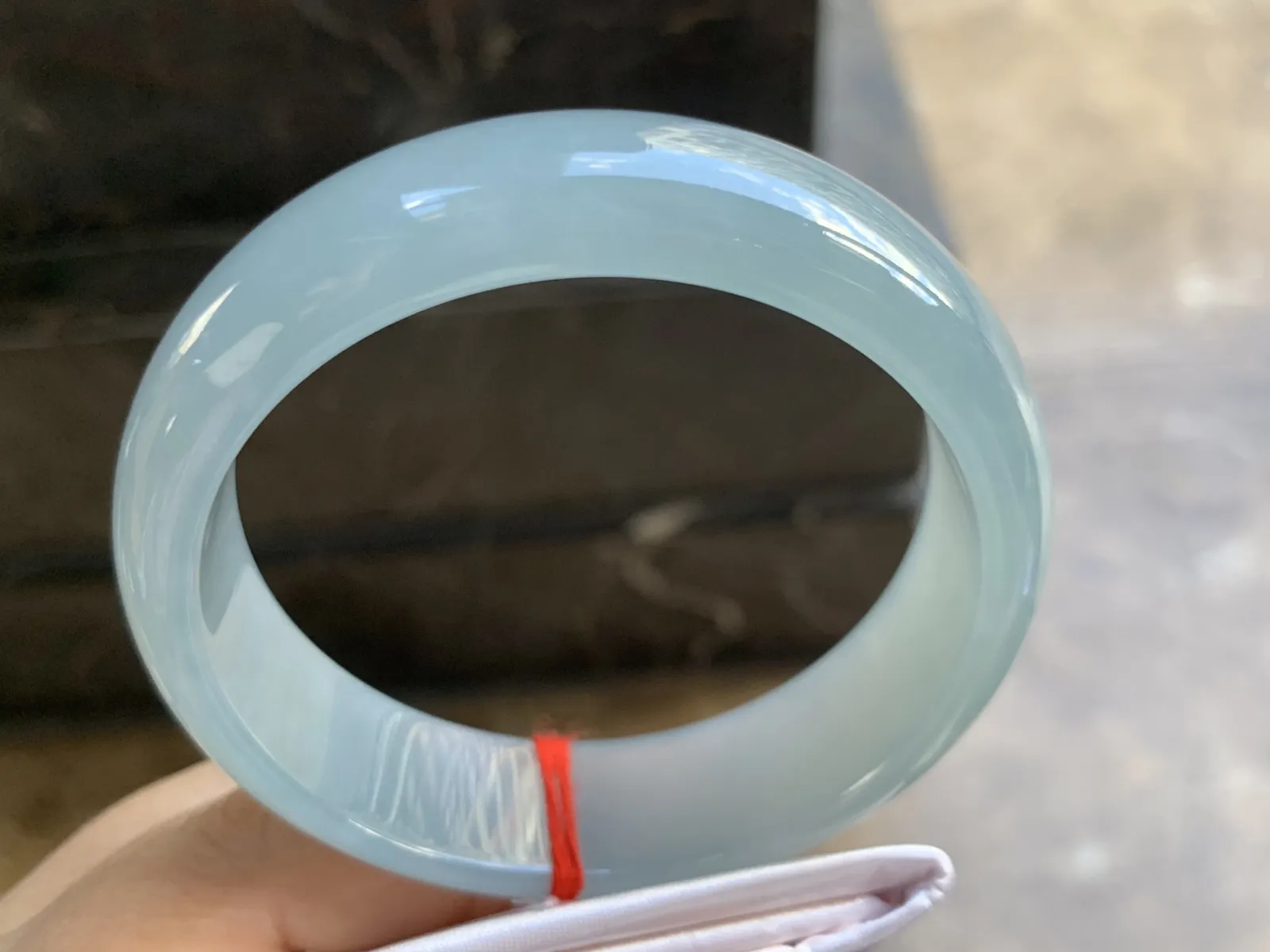 59-17.3-7.7mm
糯冰带底色宽版手镯 种好水润 宽版大气