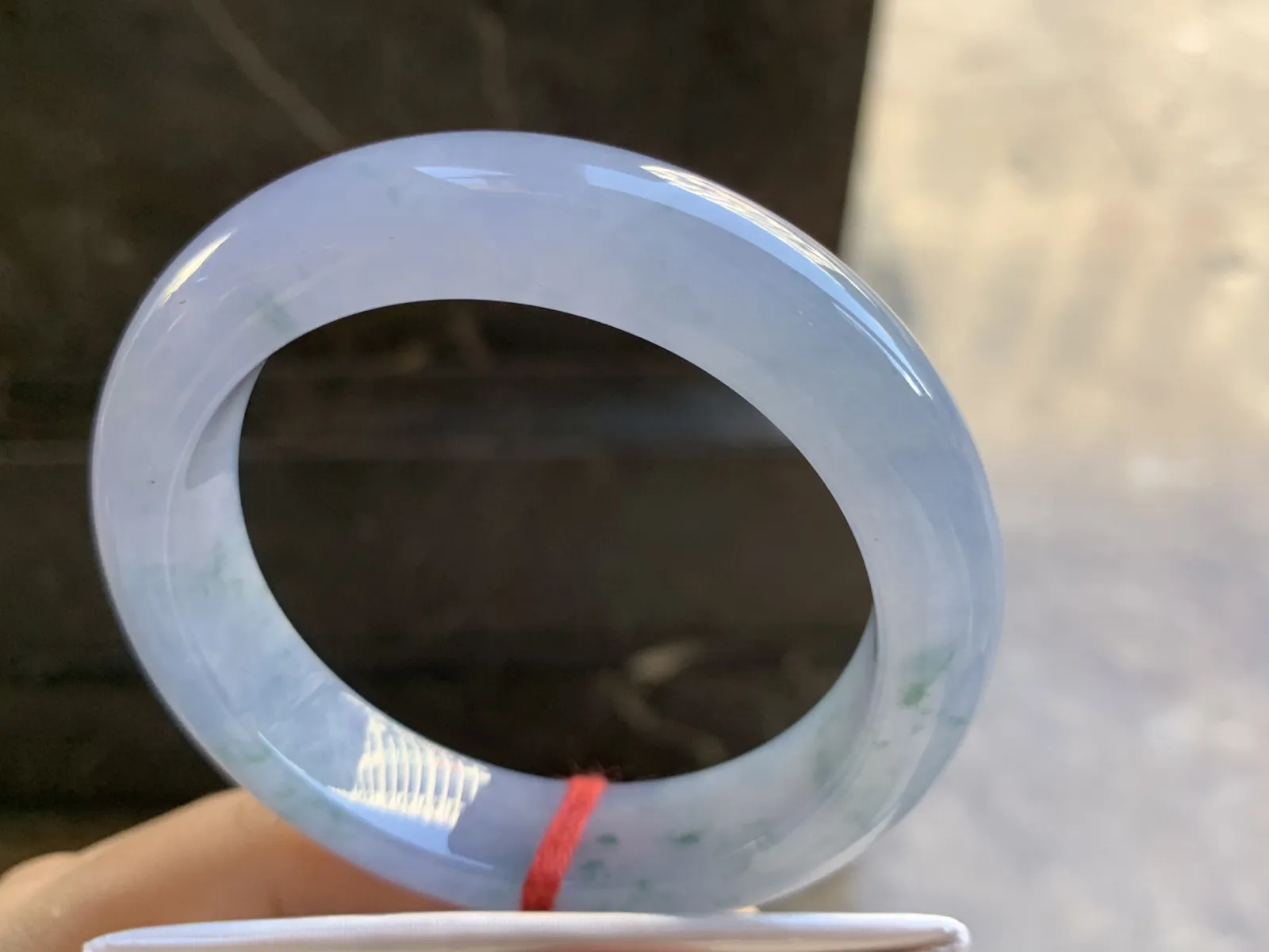 56.5-13.2-9.6mm
冰种紫罗兰飘花手镯 水润光泽 花色灵动