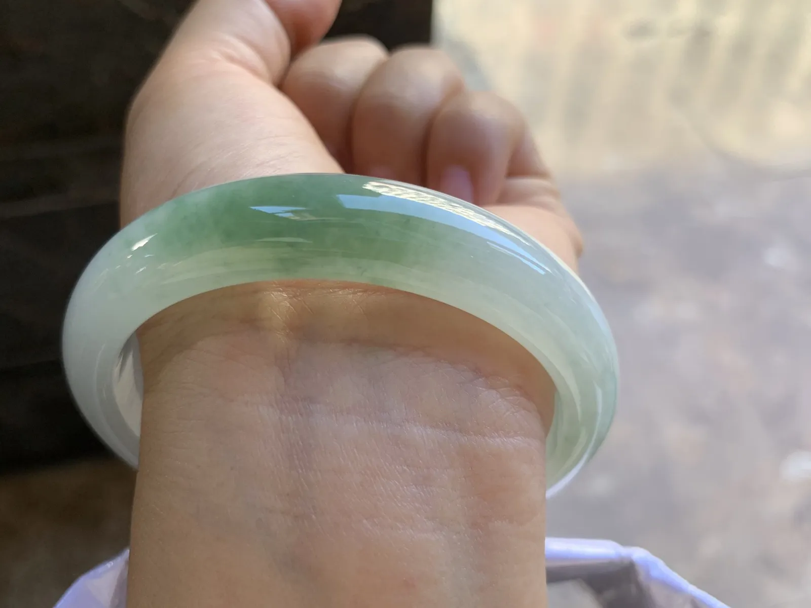 59.5-13-7.8mm
冰飘花手镯 种好水润 清爽干净