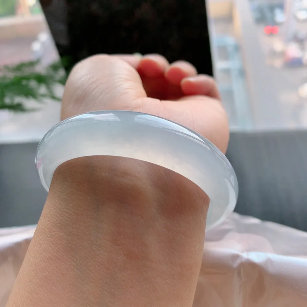 正圈高冰种 无瑕 尺寸:53.8/13.9/7.9 宽版 荧光闪闪