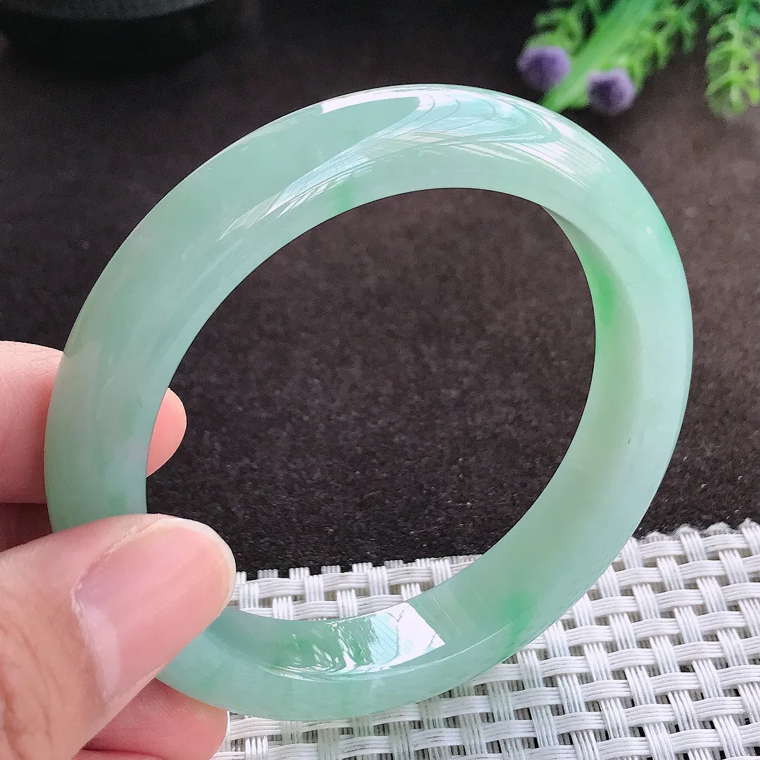 天然a货翡翠56/11.8/8.7老坑精美冰润冰晴绿手镯宽边玉手镯