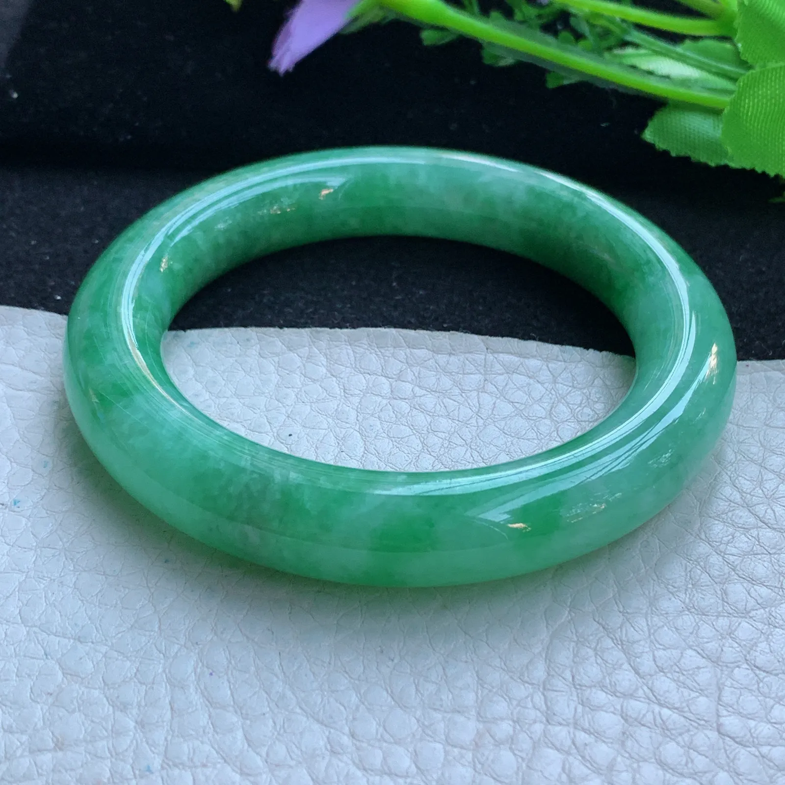 js自然光56*12*11.6胖圆镯 缅甸翡翠a货玉手镯满绿圆条玉手环 美人镯