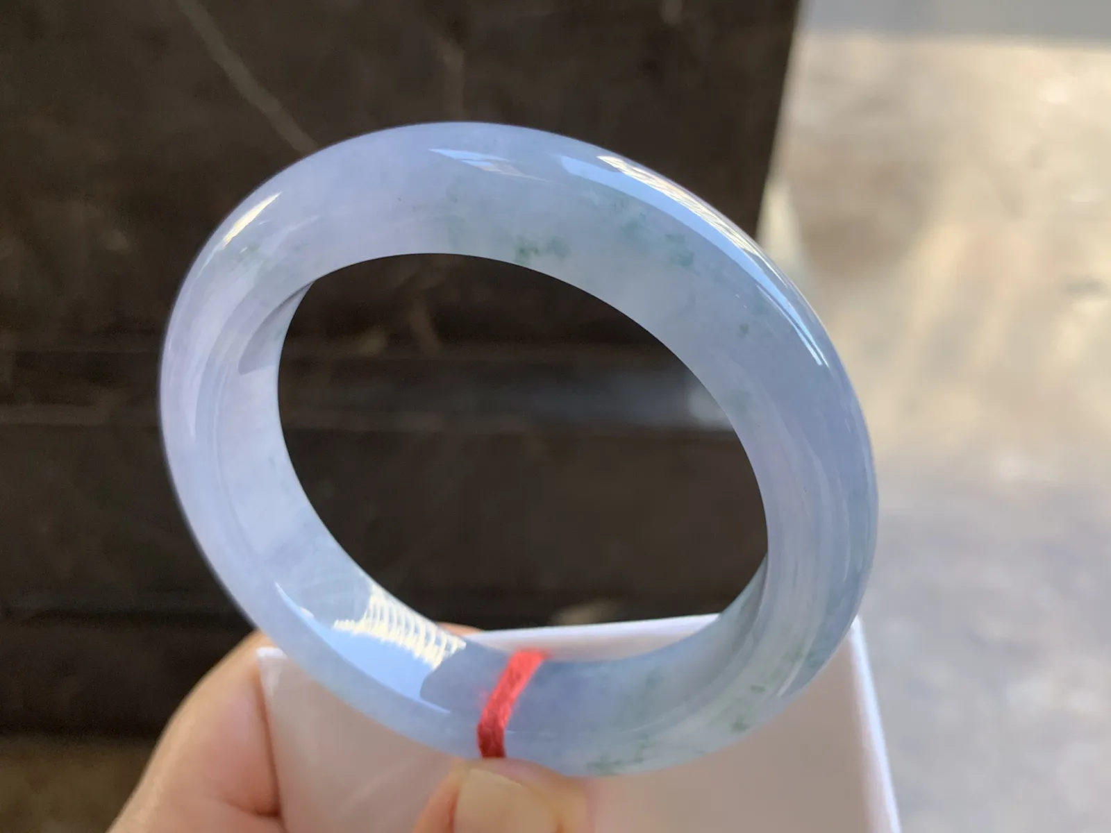 56.5-13.2-9.6mm
冰种紫罗兰飘花手镯 水润光泽 花色灵动