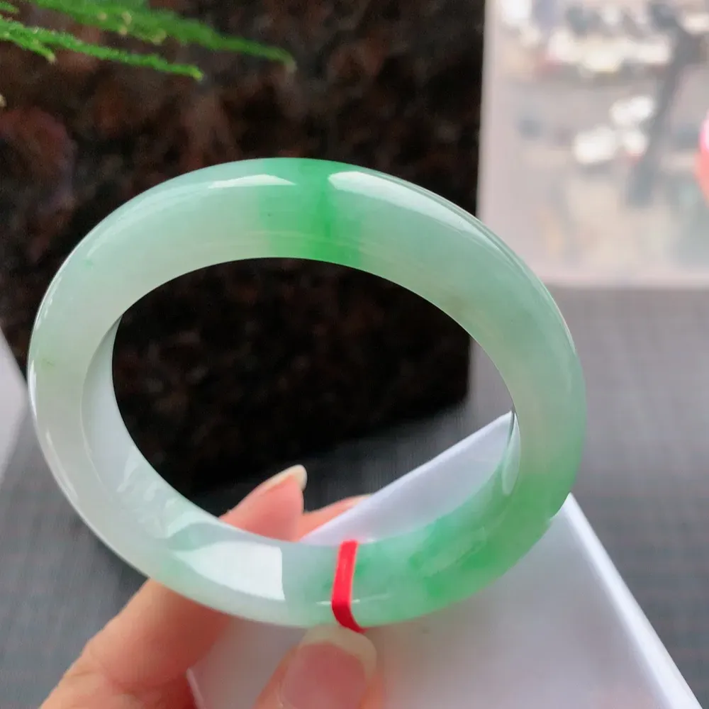 正圈冰阳绿 无瑕 尺寸:57.5/12.7/9.1 种色兼备