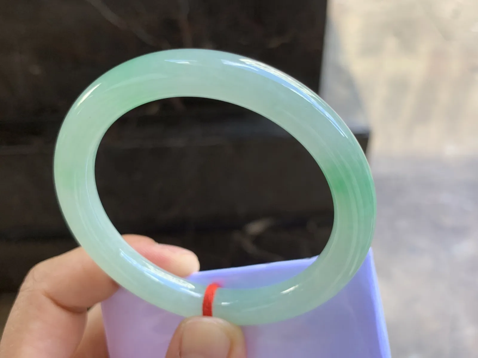 53-8.7mm
冰种带色圆条手镯 种好水润 颜色漂亮 水润清新