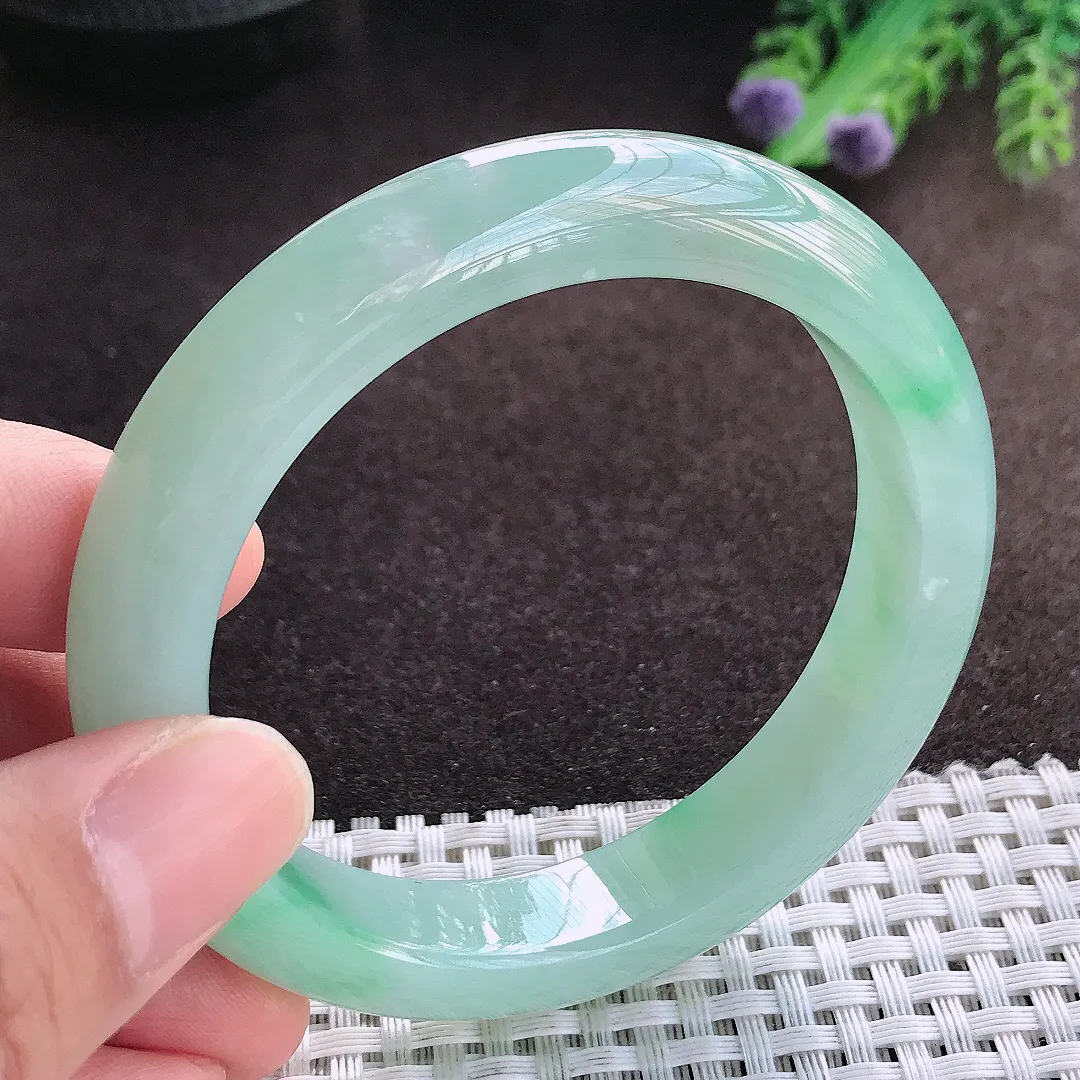 天然a货翡翠56/11.8/8.7老坑精美冰润冰晴绿手镯宽边玉手镯