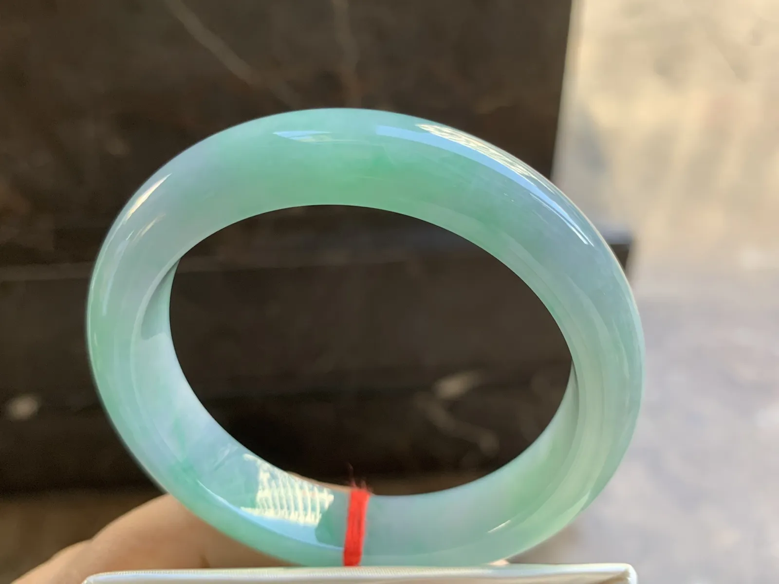 55.5-12-8.7mm
春彩手镯 底子细腻 颜色漂亮  推荐