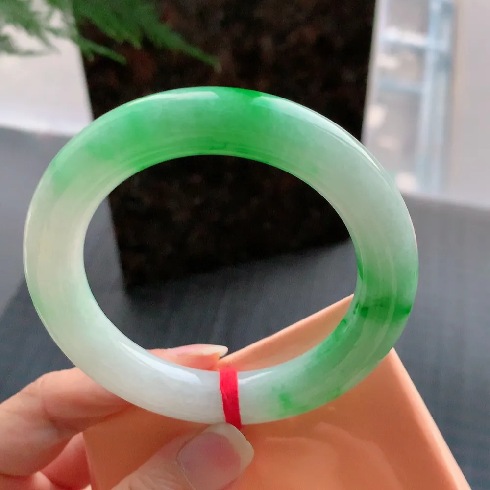 圆条冰糯阳绿 微皮纹 尺寸:54.9/11.2