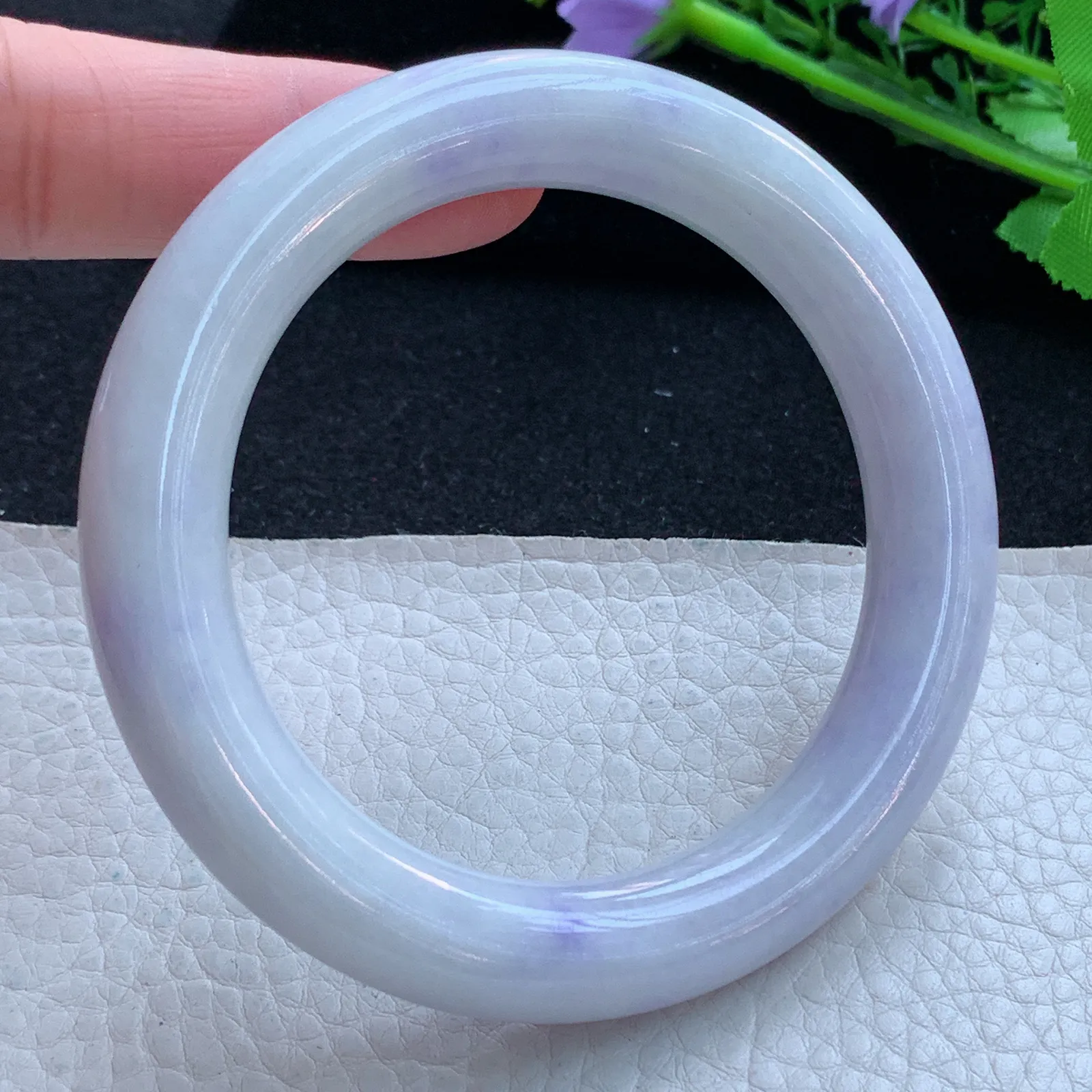 xx自然光57*11.3美人镯 缅甸翡翠a货玉手镯飘紫圆条玉手环