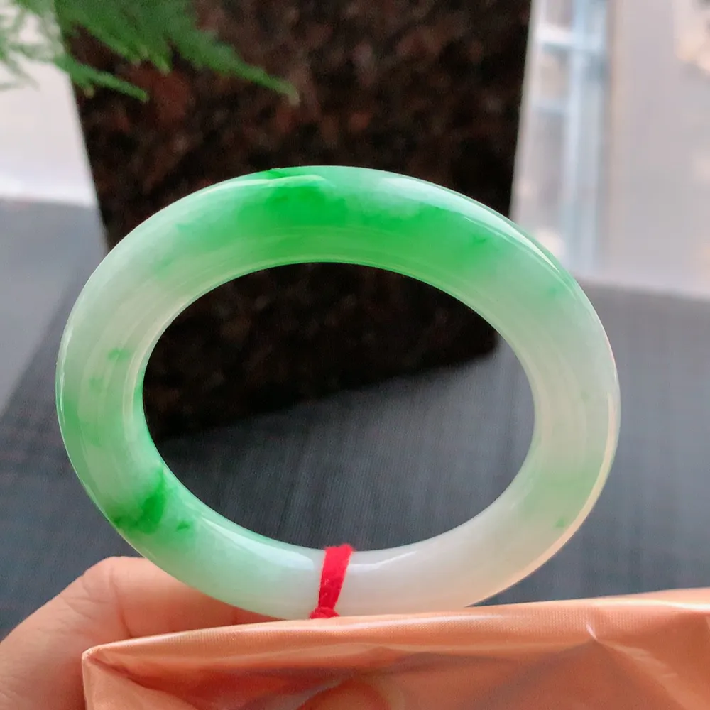 圆条冰糯阳绿 微皮纹 尺寸:54.9/11.2