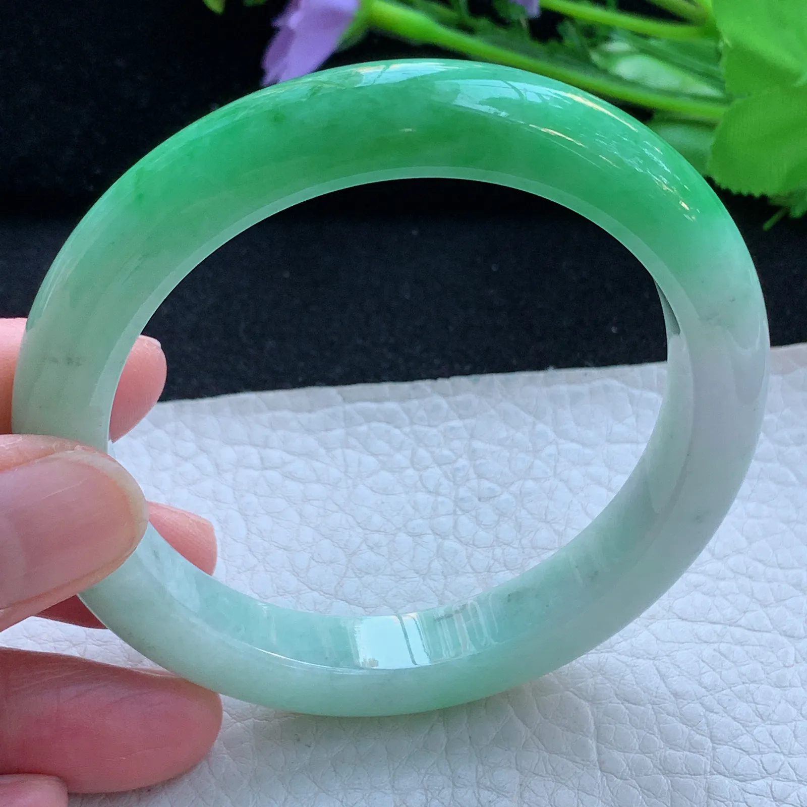 jx自然光58.5*10.6*9平安镯 缅甸翡翠a货玉手镯飘辣绿厚装宽边玉手环