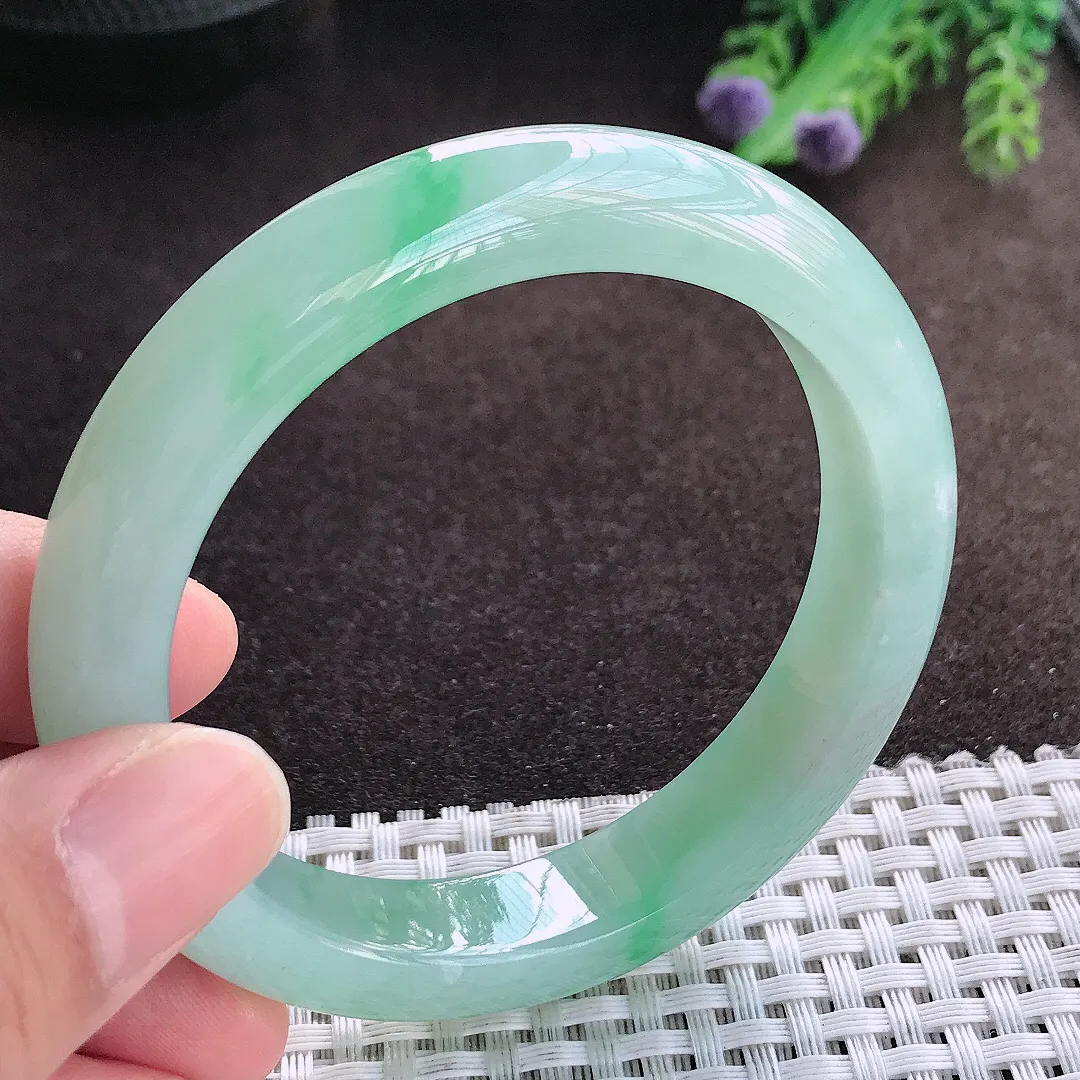 天然a货翡翠56/11.8/8.7老坑精美冰润冰晴绿手镯宽边玉手镯