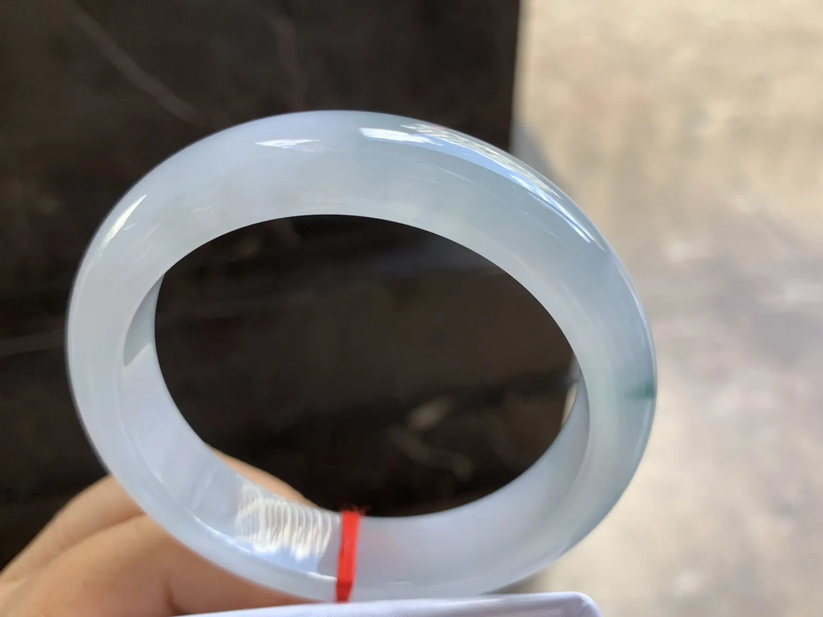 56.5-13-8.5mm
冰种飘花手镯 水润光泽 清爽干净