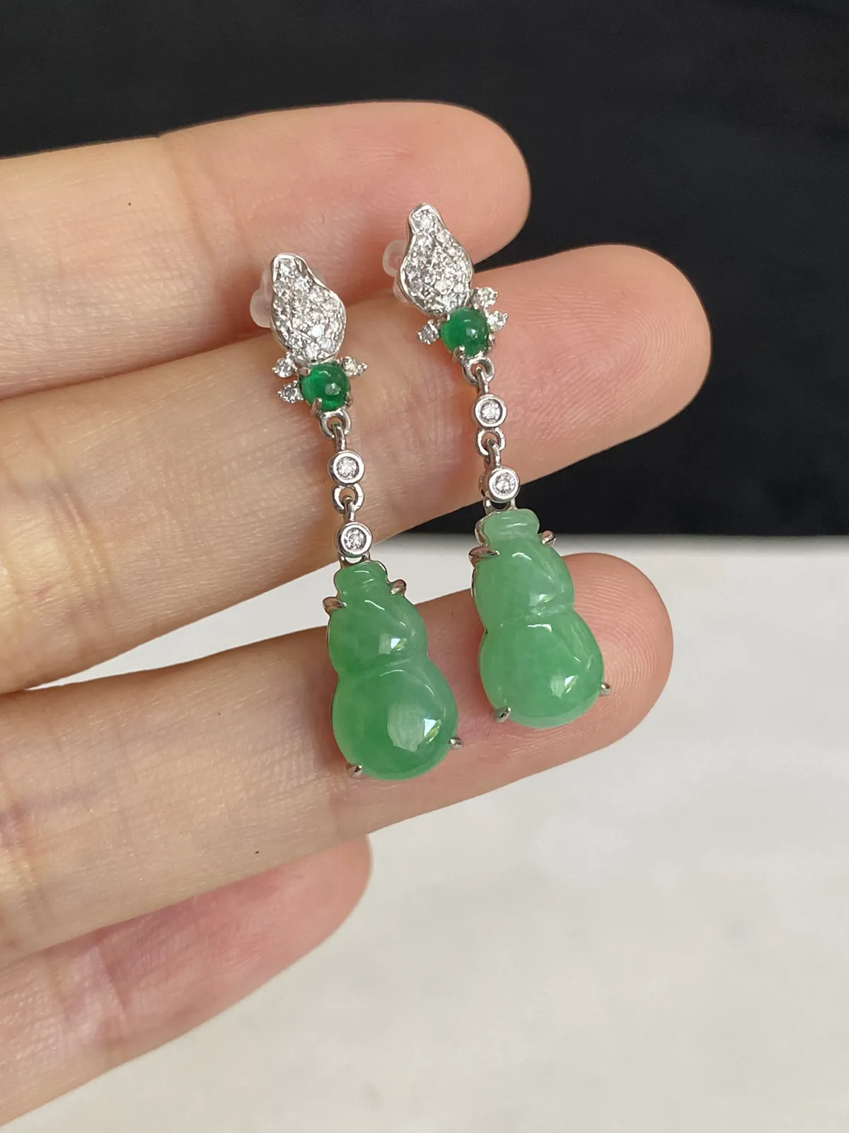 翡翠耳坠，印记：Au750,伴钻石（无色）