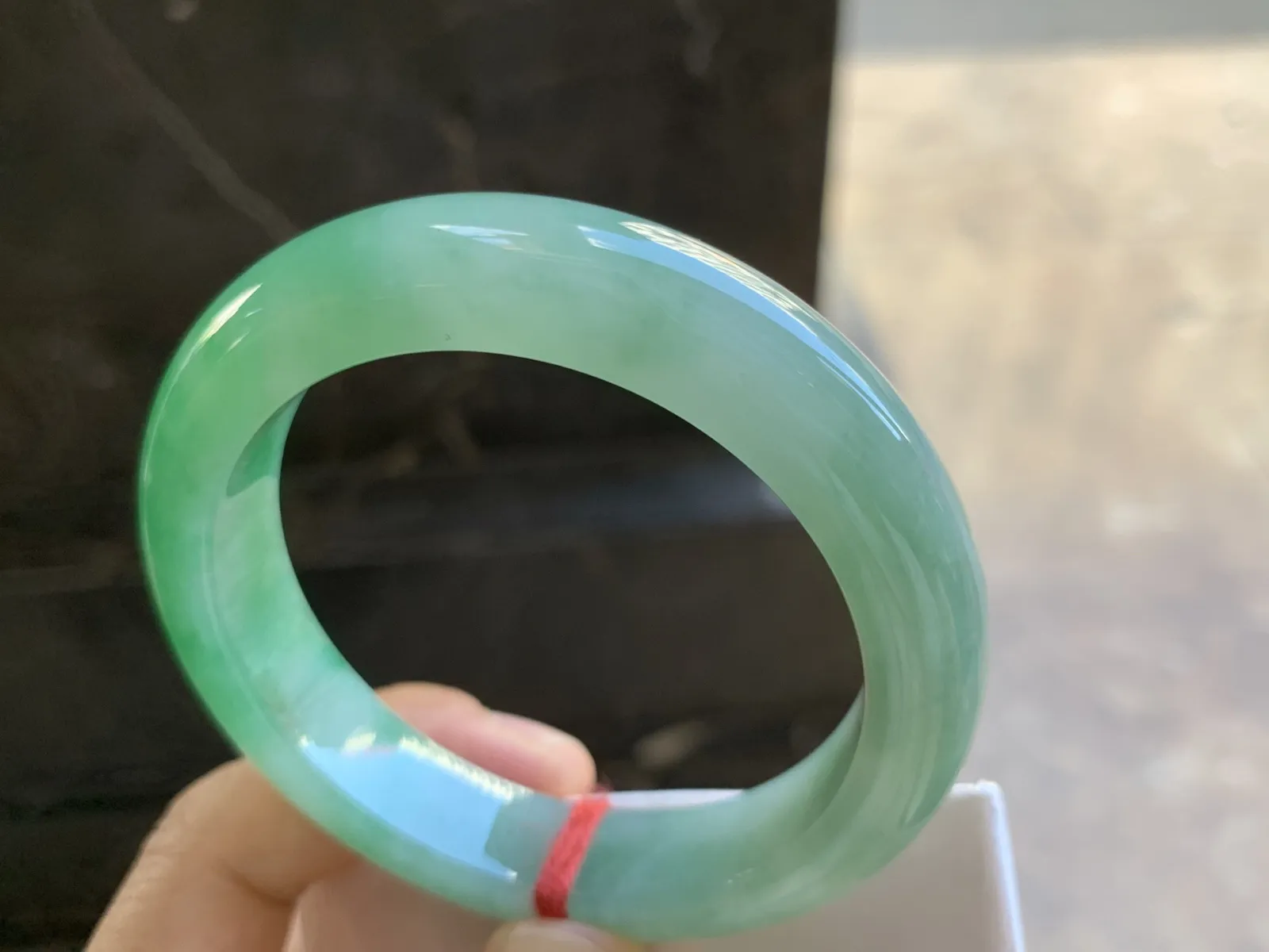 54-12.5-9.3mm
带色手镯 底子细腻 颜色漂亮 上手大气