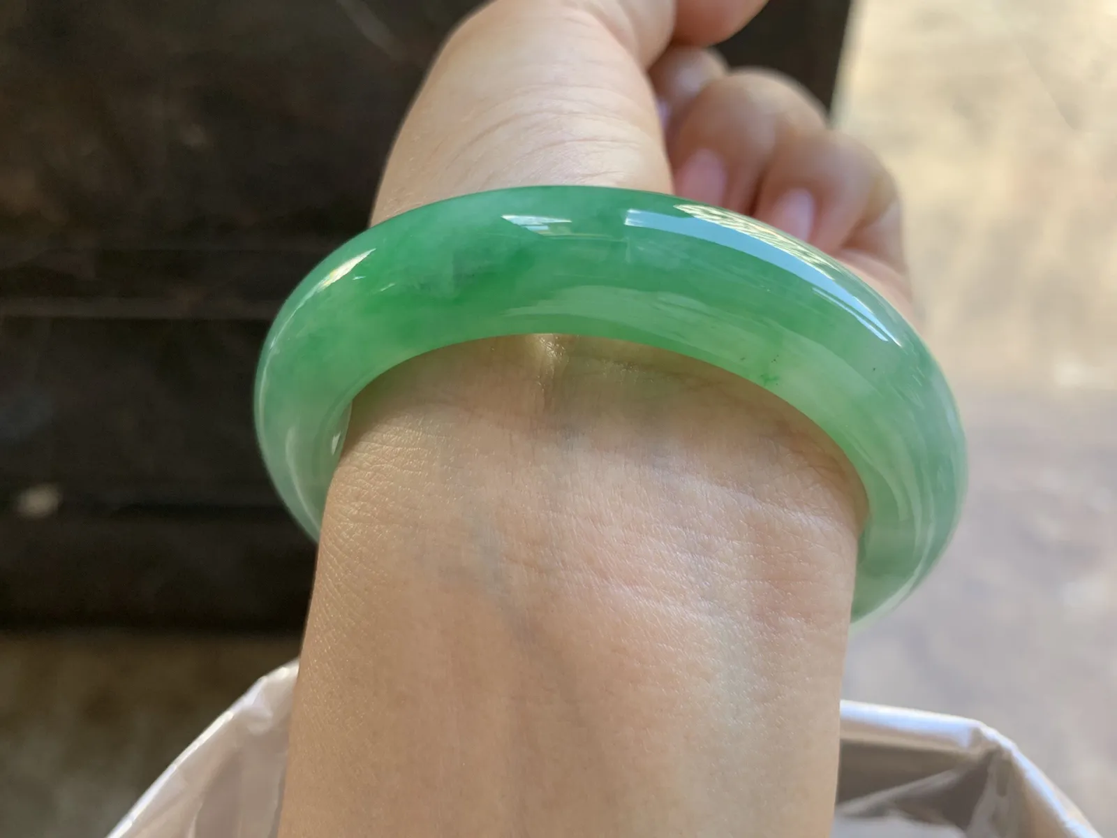 54-12.5-9.3mm
带色手镯 底子细腻 颜色漂亮 上手大气